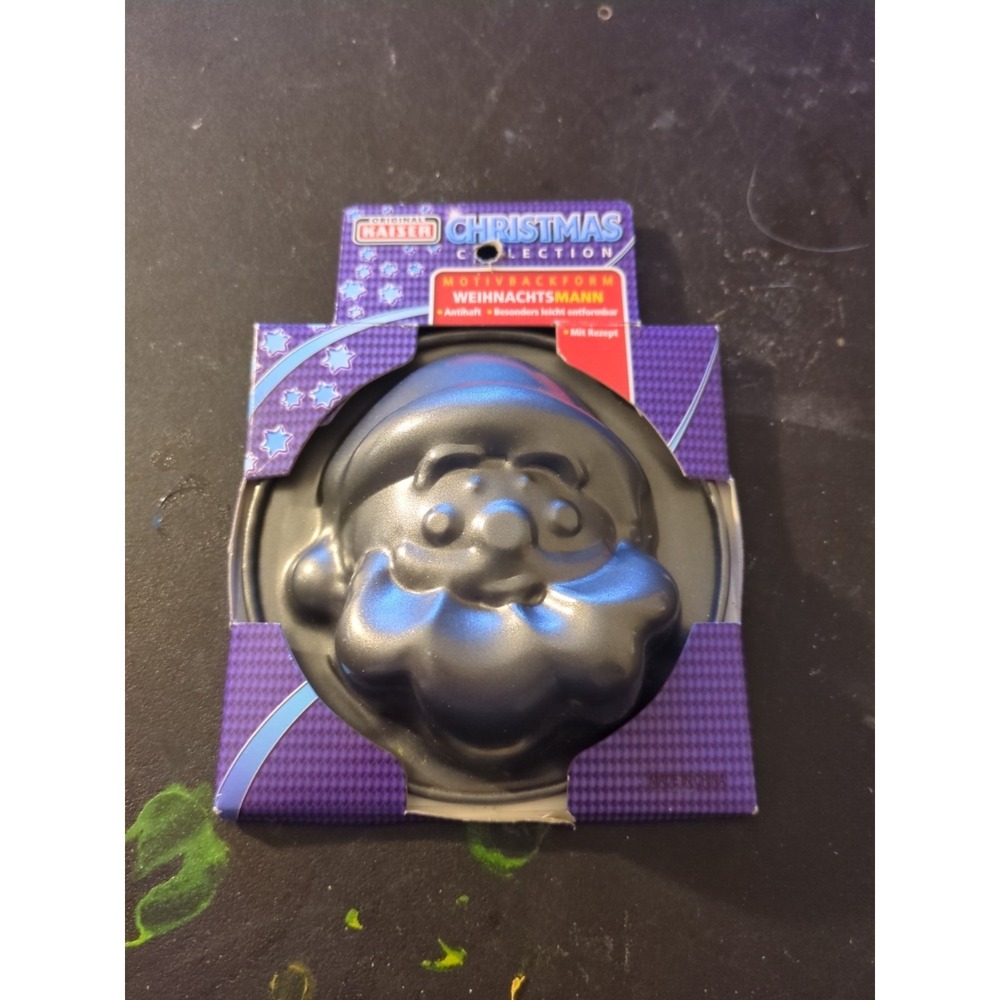 NEW Kaiser Christmas Collection Santa Non-stick Baking Pan Cakelet Molds
